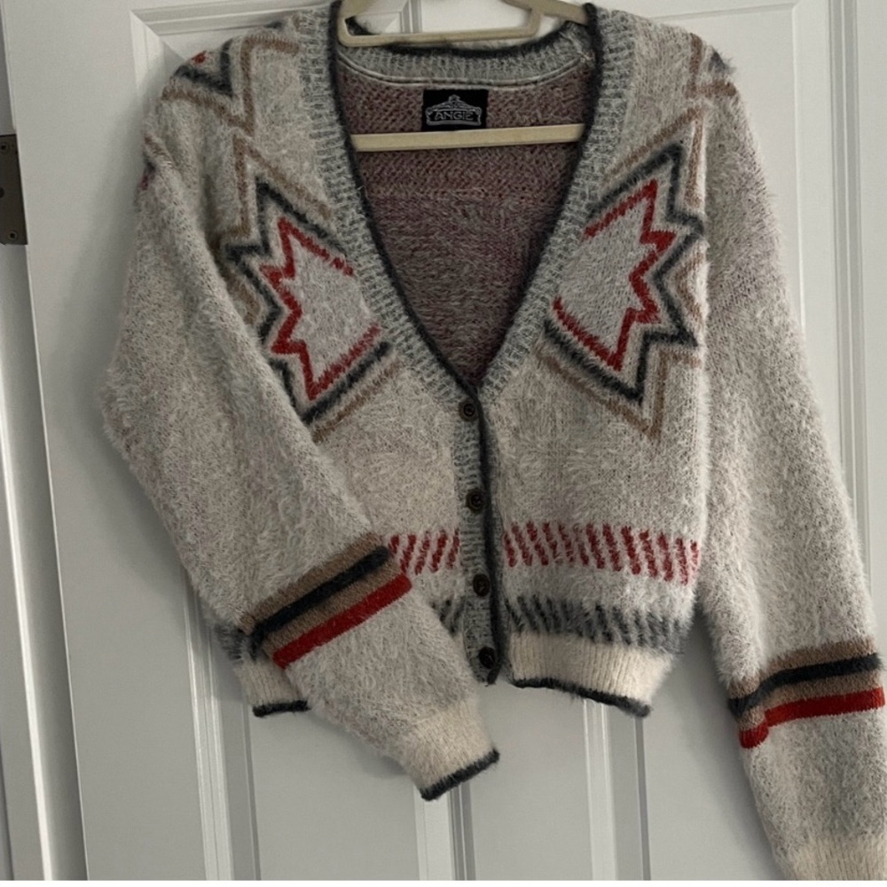 Woman’s chic cardigan❄️